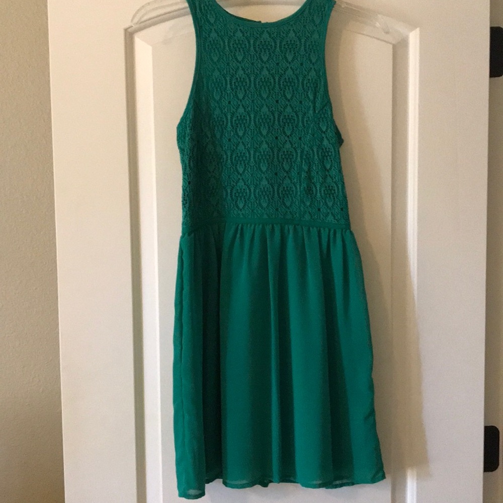Socialite Kelly green dress